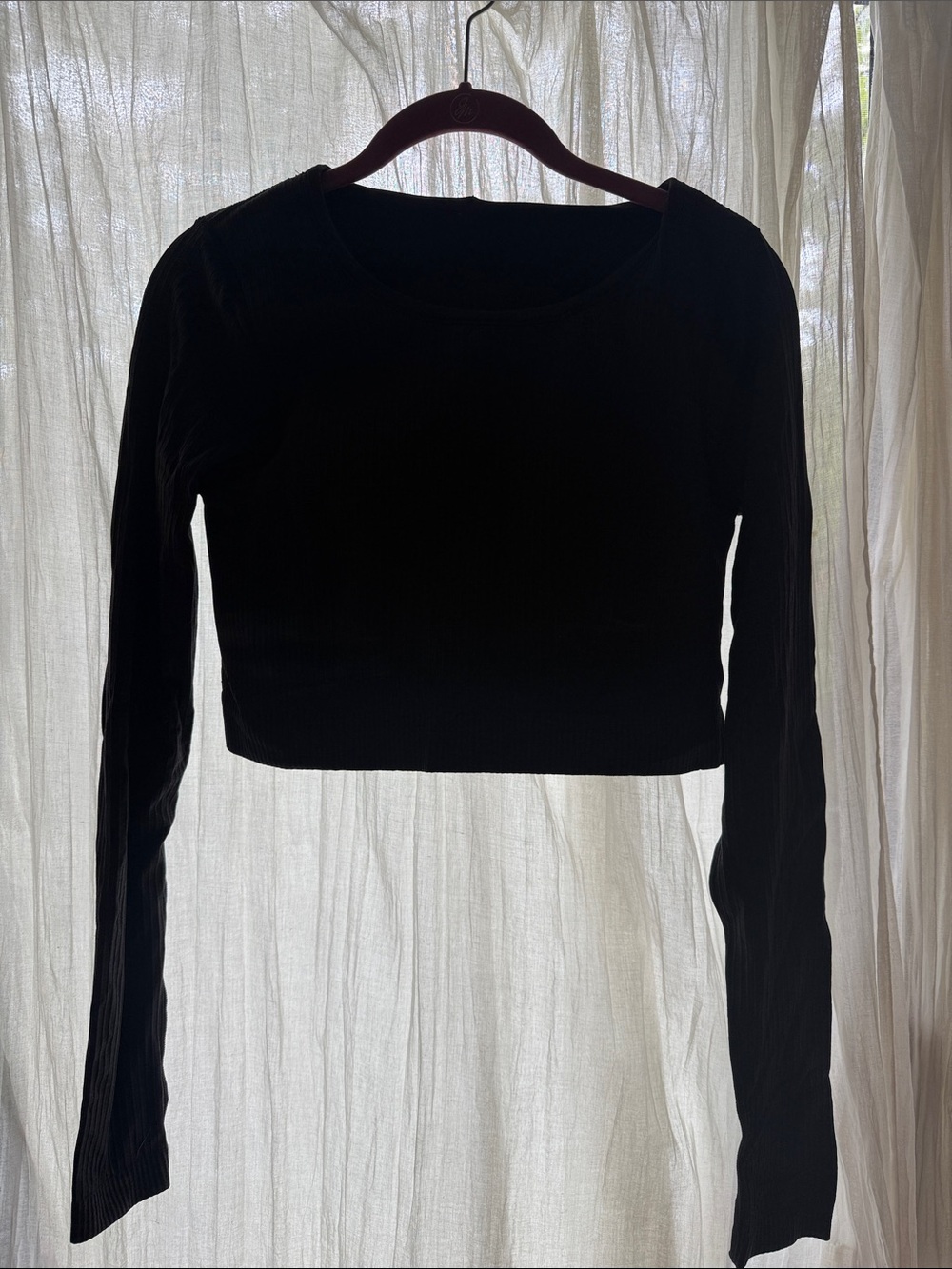 Lululemon size 10 black long sleeve crop top